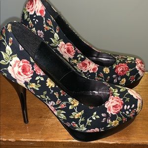 Multi colored heels 10M (Nicole-2 black multi)